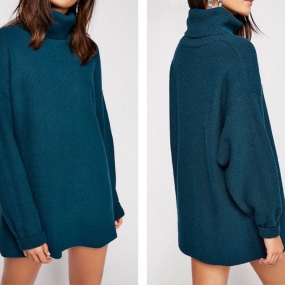 Free People Women's Medium Softly Structured Knit Tunic Turtleneck Sweater